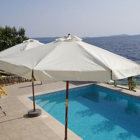 Apartments Niana With Heated Seawater Swimingpool Donji Okrug  Eksteriør billede
