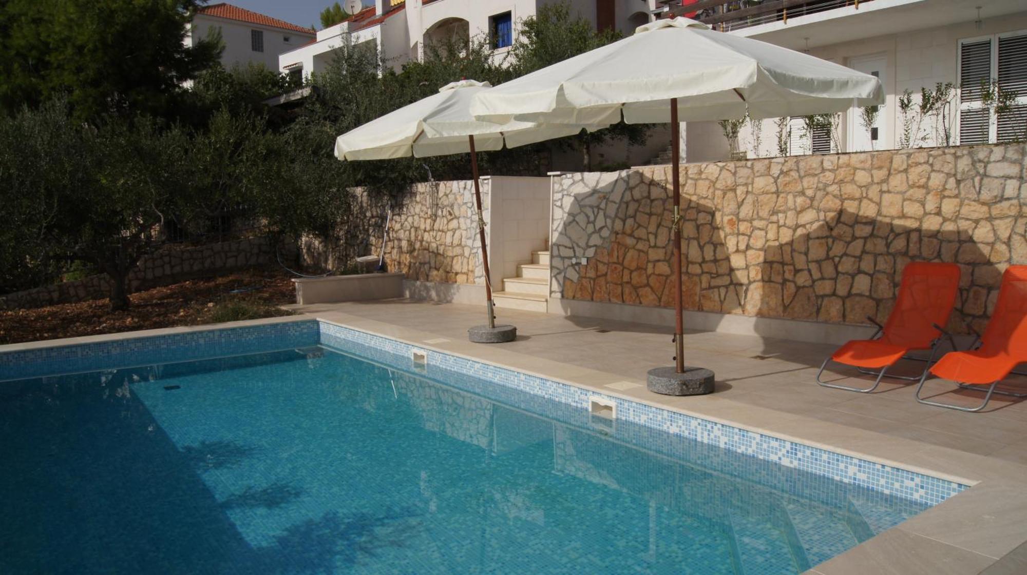 Apartments Niana With Heated Seawater Swimingpool Donji Okrug  Eksteriør billede