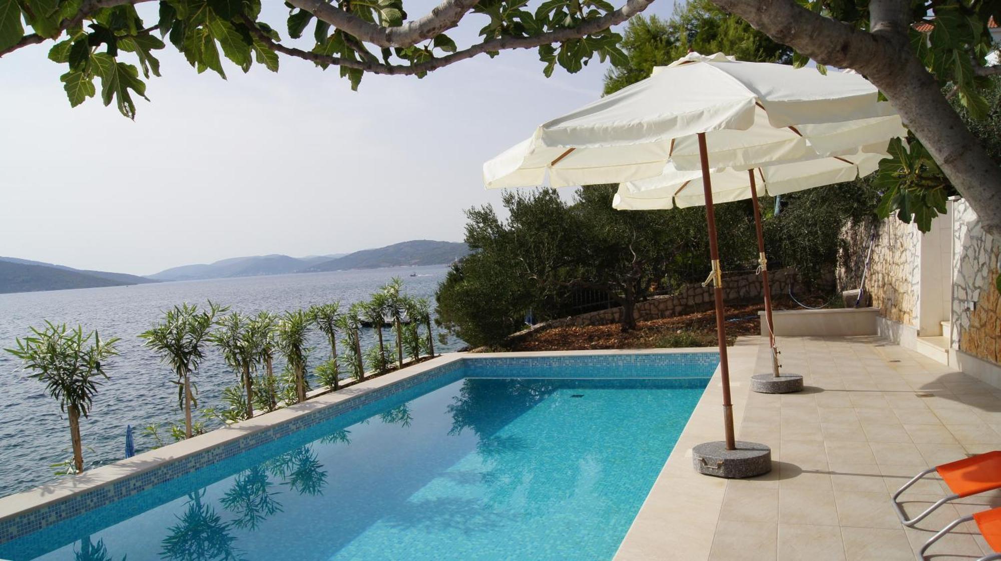 Apartments Niana With Heated Seawater Swimingpool Donji Okrug  Eksteriør billede