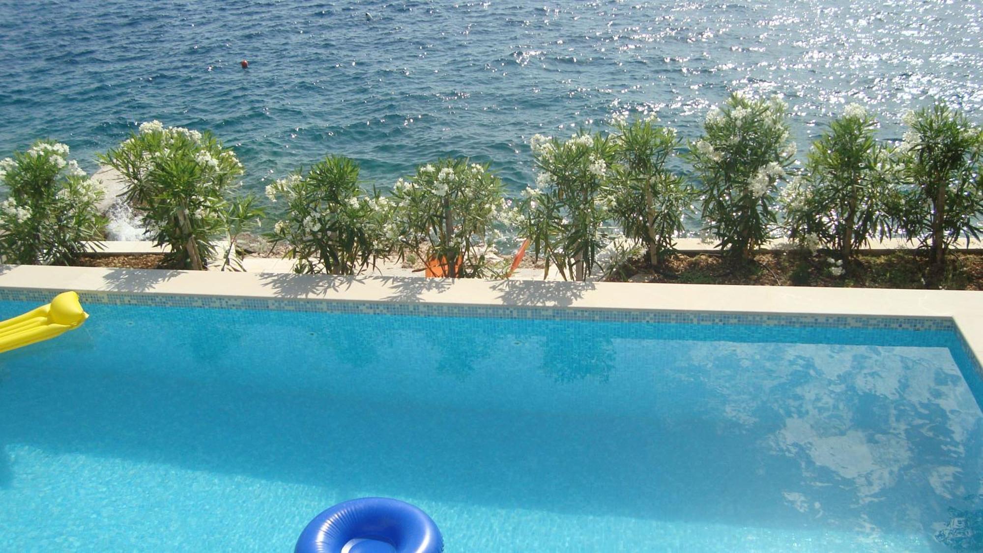 Apartments Niana With Heated Seawater Swimingpool Donji Okrug  Eksteriør billede