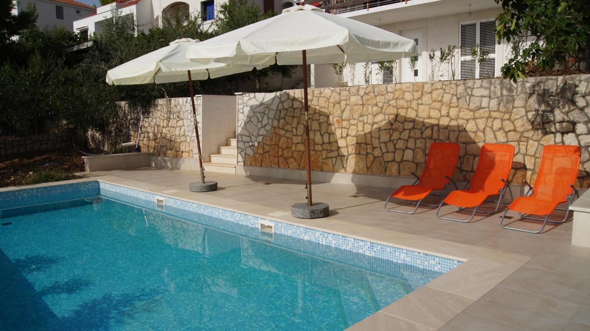 Apartments Niana With Heated Seawater Swimingpool Donji Okrug  Eksteriør billede