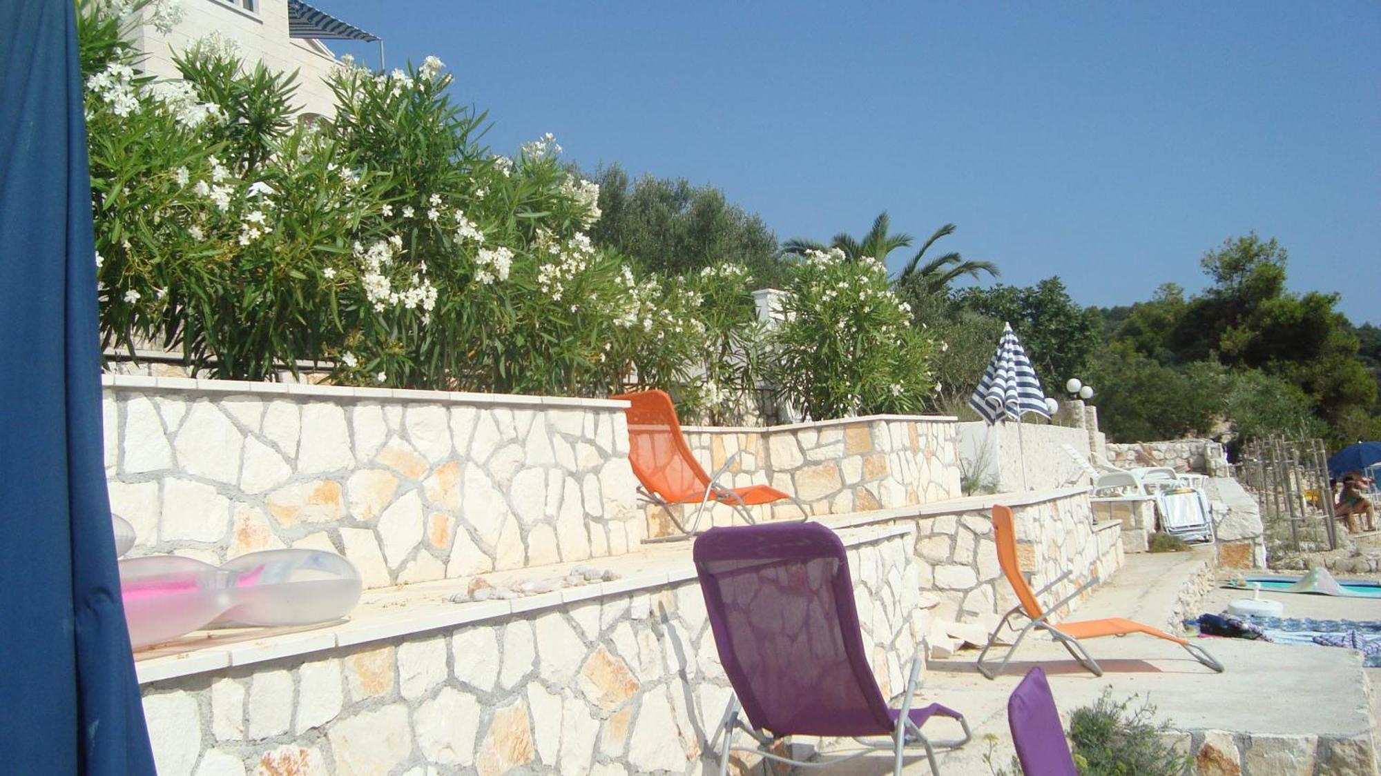 Apartments Niana With Heated Seawater Swimingpool Donji Okrug  Eksteriør billede