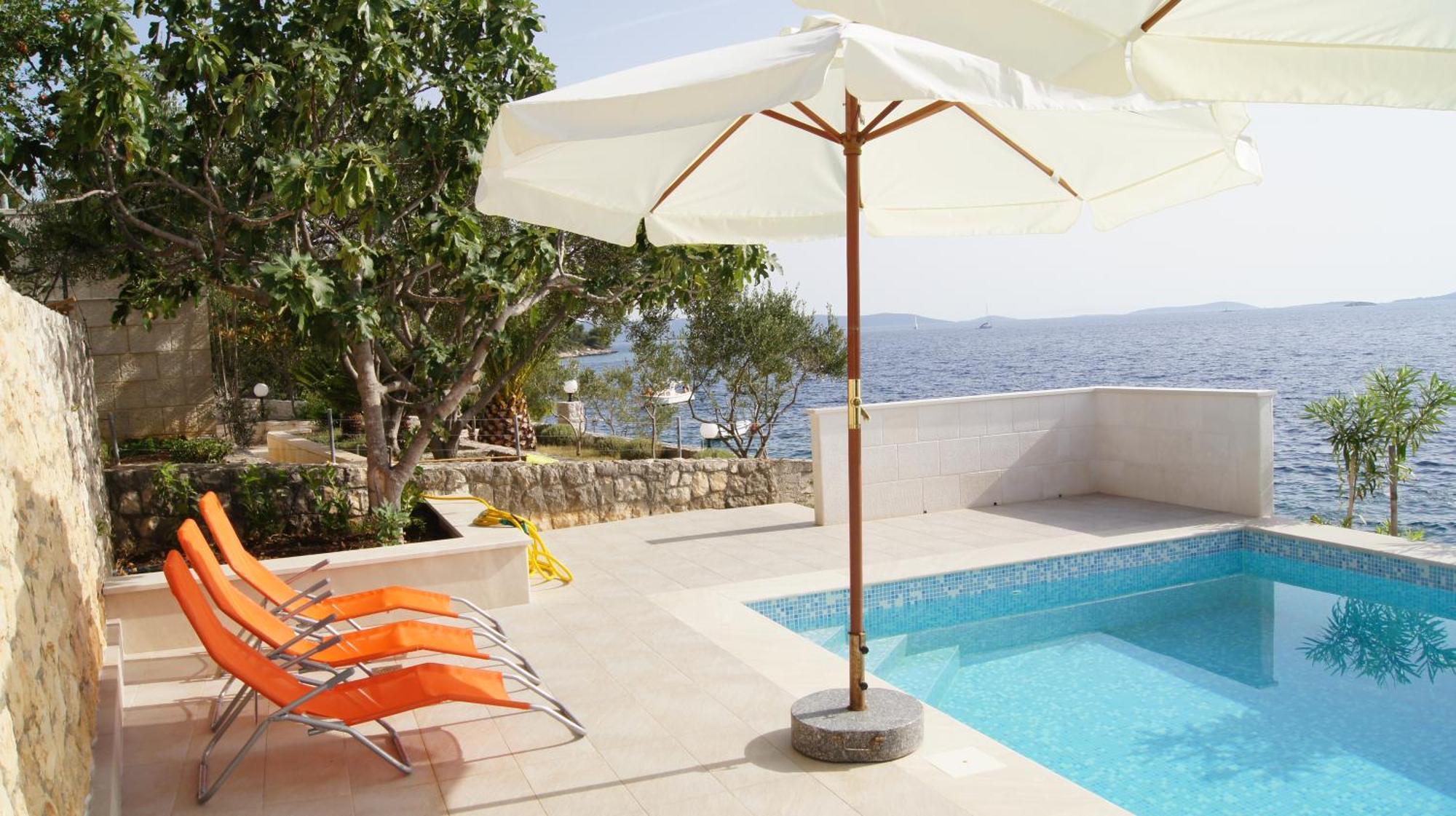 Apartments Niana With Heated Seawater Swimingpool Donji Okrug  Eksteriør billede