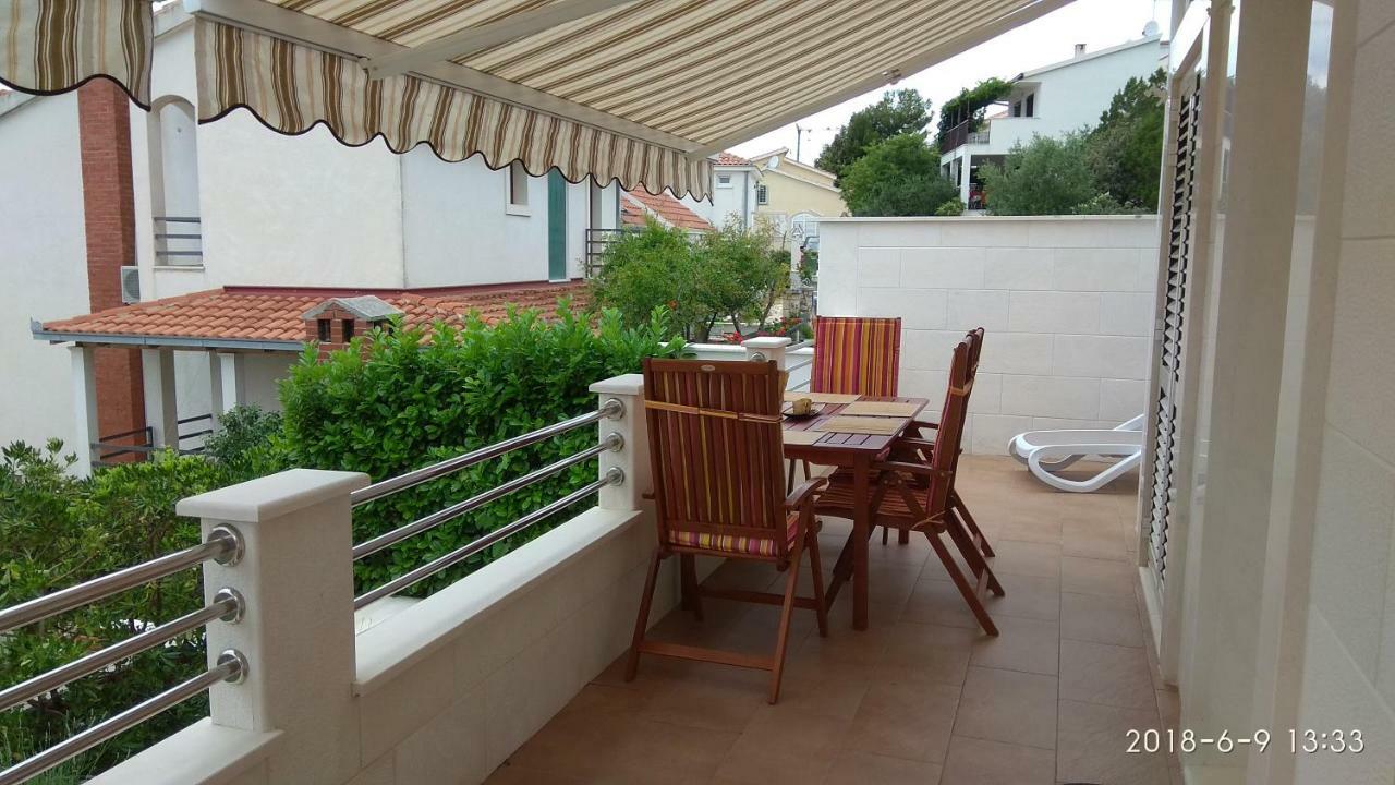 Apartments Niana With Heated Seawater Swimingpool Donji Okrug  Eksteriør billede
